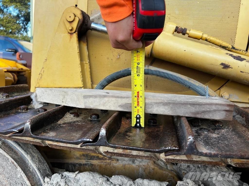 CAT D 3 B Dozers - Tratores rastos
