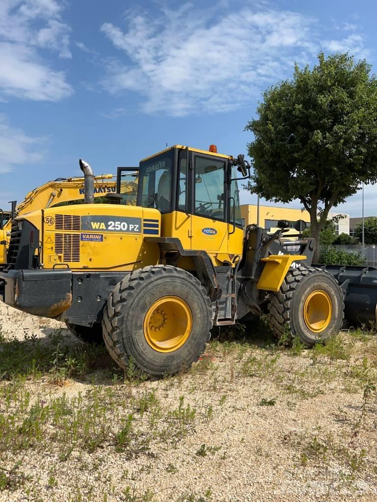 Komatsu WA 250 PZ-6 Carregadeiras de rodas