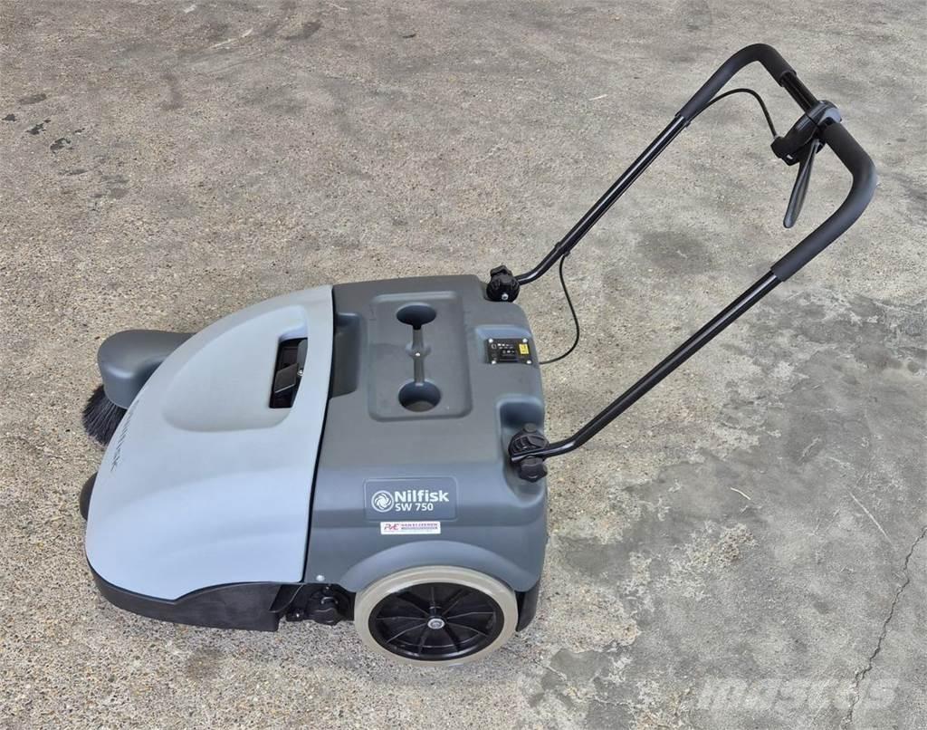 Nilfisk SW 750 Varredoras