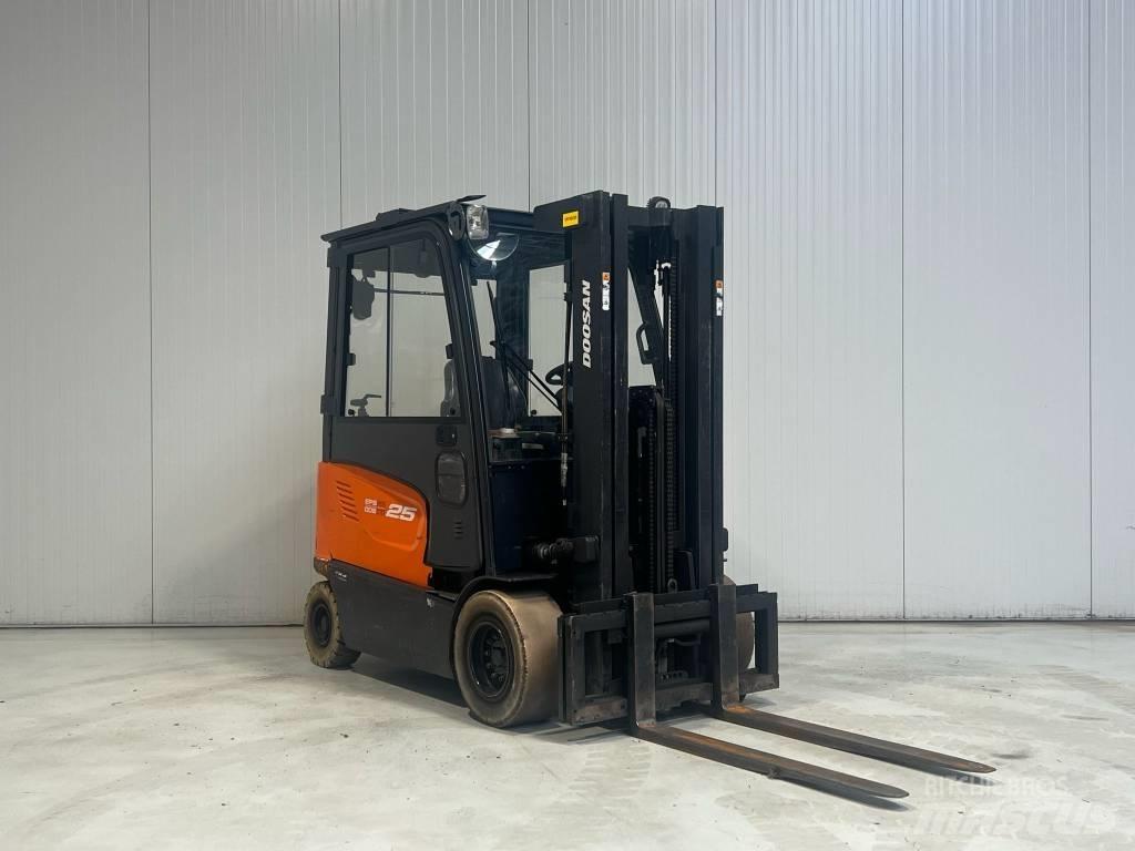 Doosan B25X-7 Empilhadores eléctricos