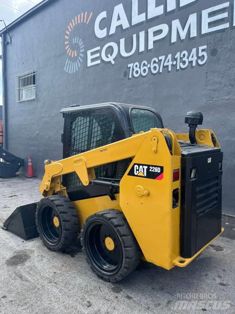CAT 226 D Minicarregadeiras