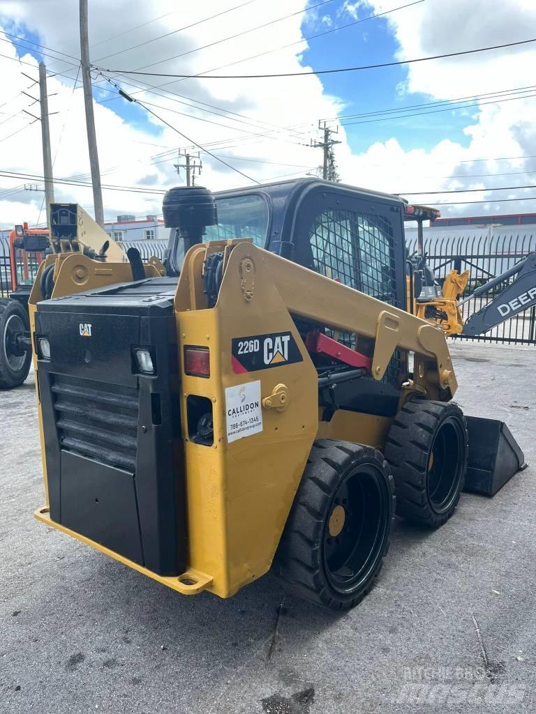 CAT 226 D Minicarregadeiras