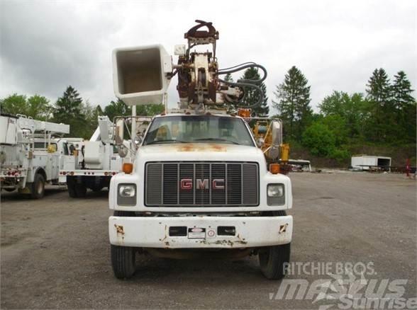 Altec D845B Plataformas aéreas montadas em camião