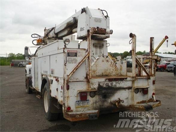 Altec D845B Plataformas aéreas montadas em camião