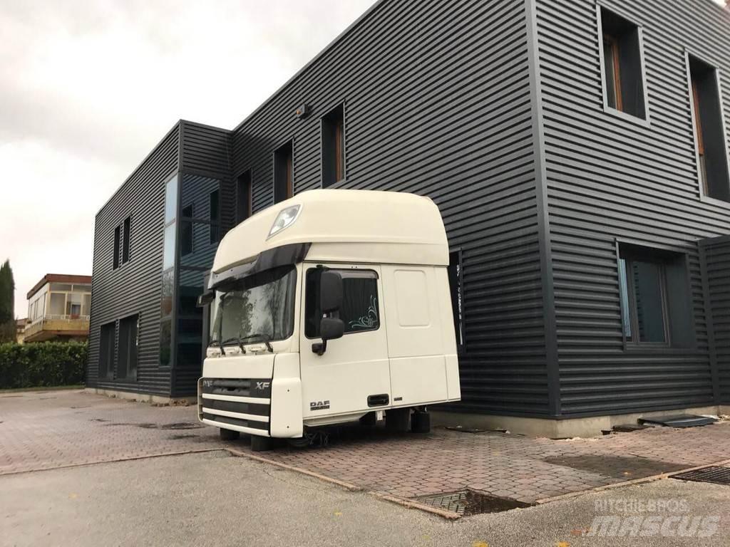 DAF XF 105 Euro 5 Cabines e interior