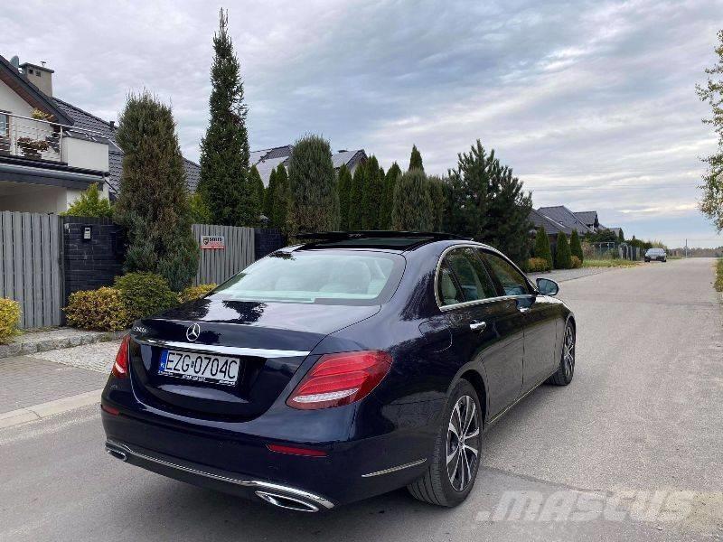 Mercedes-Benz E 300D Automóvel