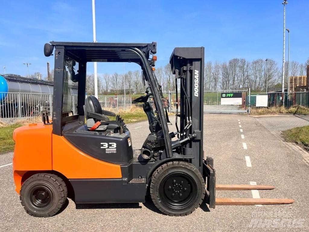 Doosan D33S- 7 Empilhadores Diesel
