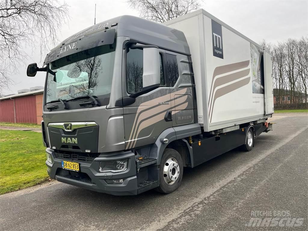 MAN TGL 8.220 Caminhões de caixa fechada
