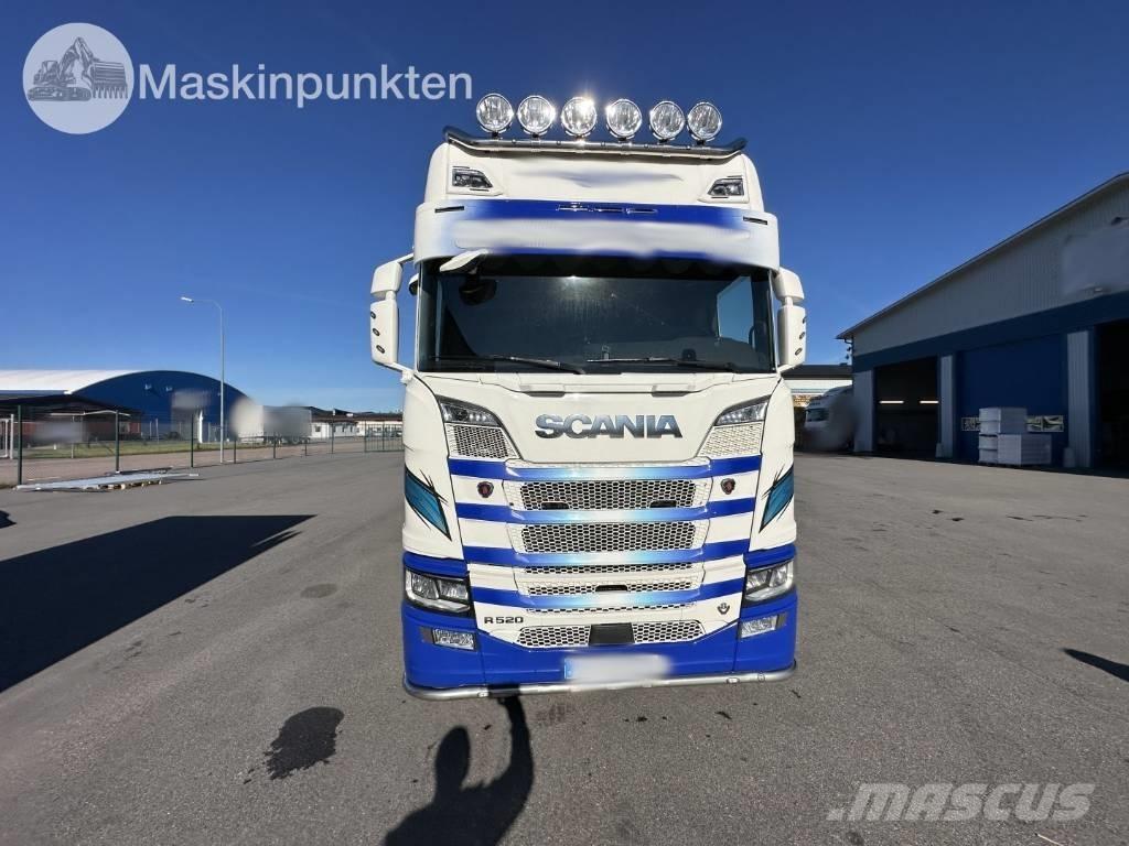 Scania R 520 Caminhões de caixa fechada