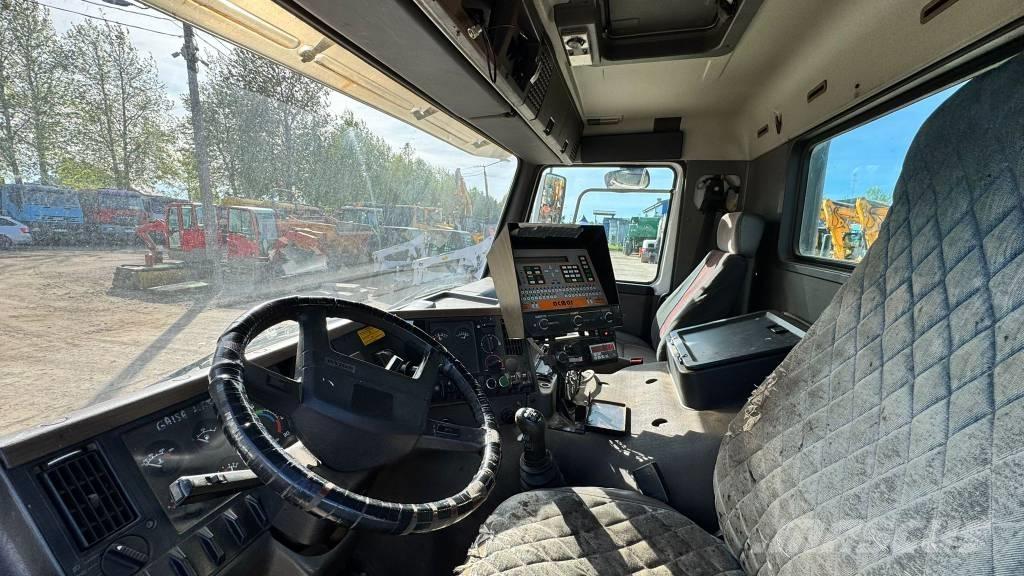 Volvo FL GUDRONATOR Pulverizadores de betume