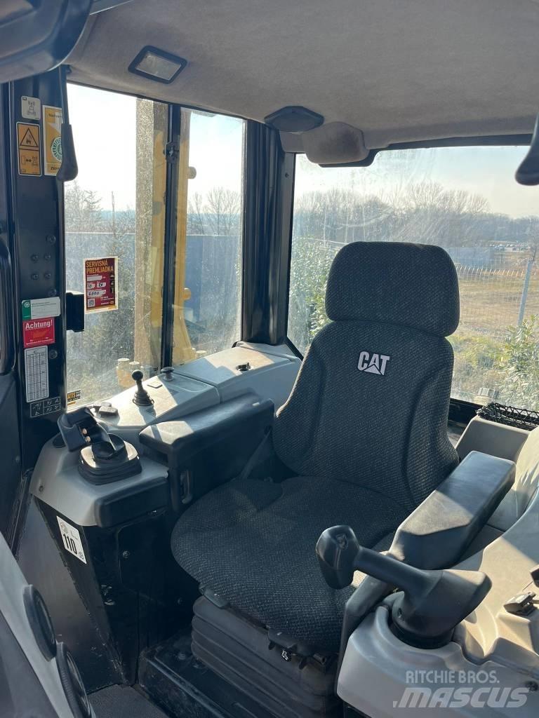 CAT D 6 N XL Dozers - Tratores rastos