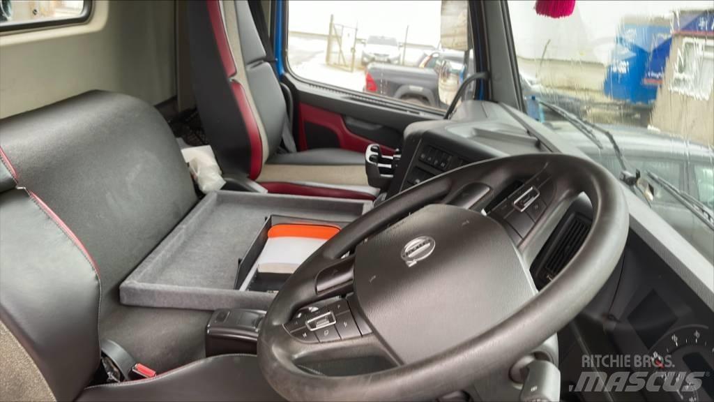 Volvo FM 420 Caminhões de caixa fechada