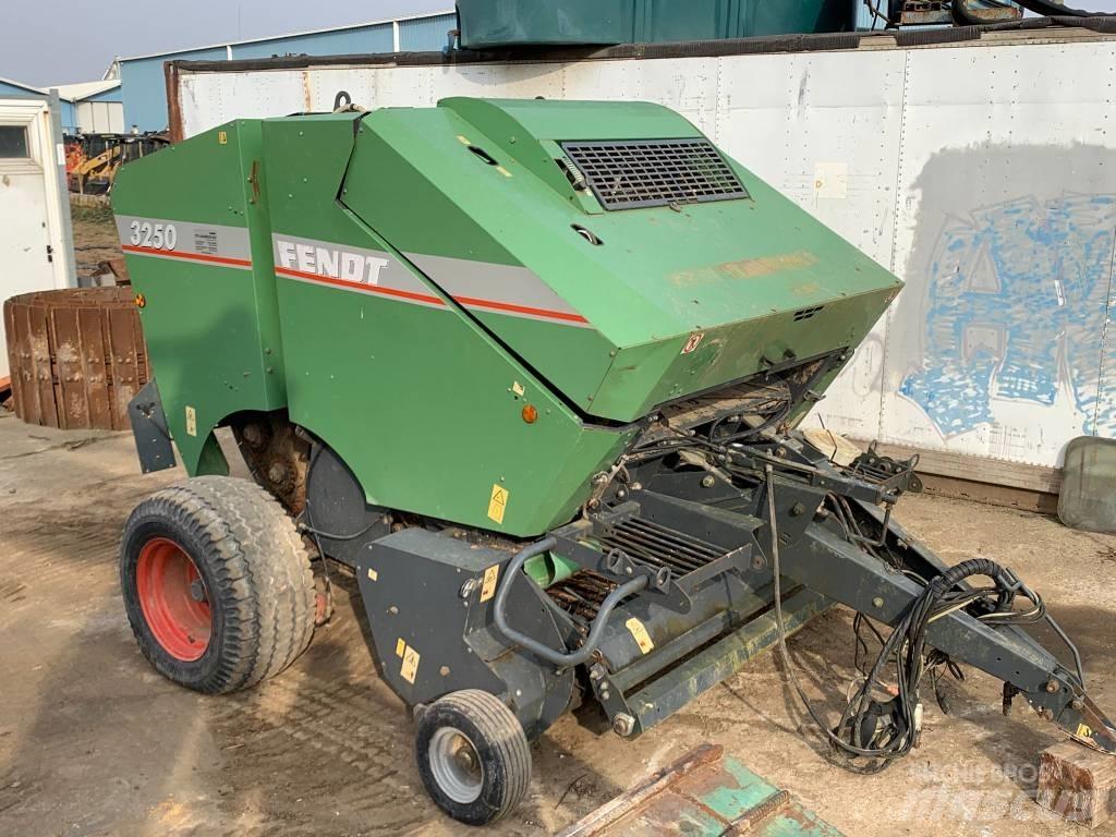 Fendt 3250 Enfardadeira de rolos
