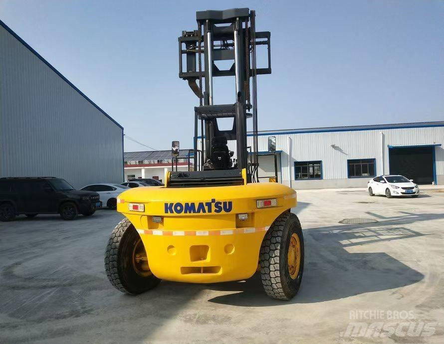 Komatsu FD200 Manipulador telescópico