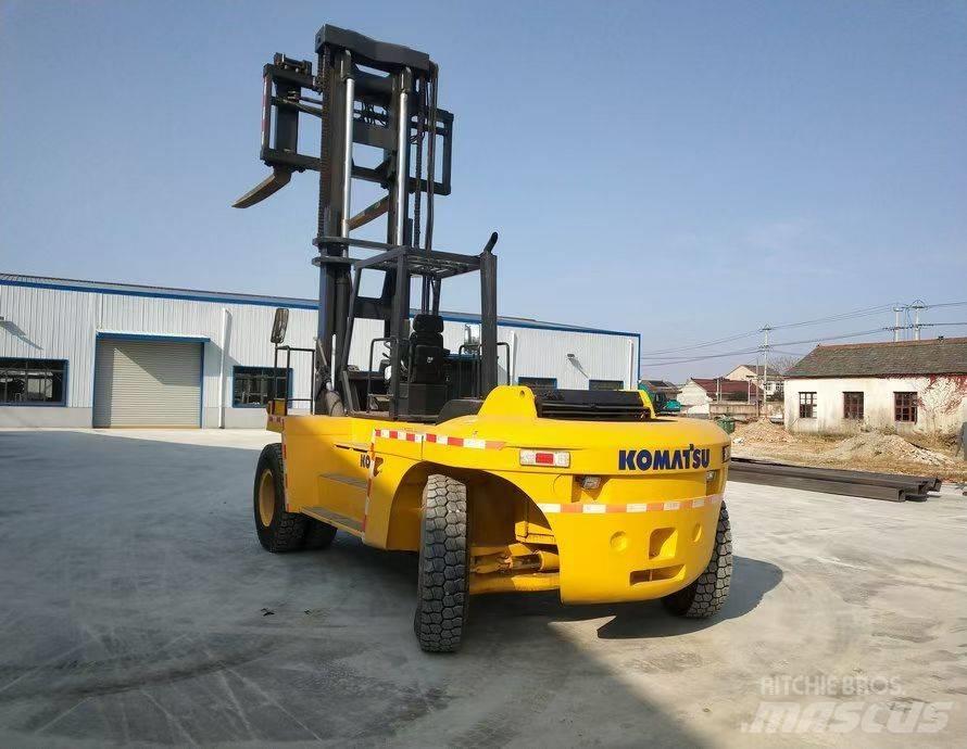 Komatsu FD200 Manipulador telescópico