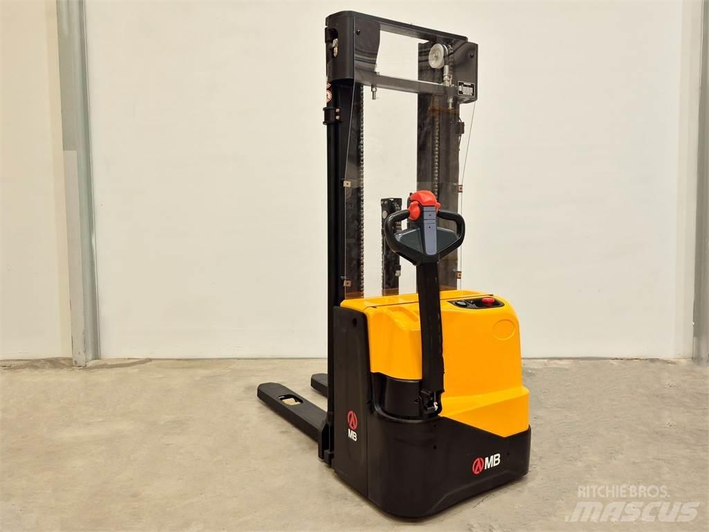  WSA161L Empilhador para operador externo
