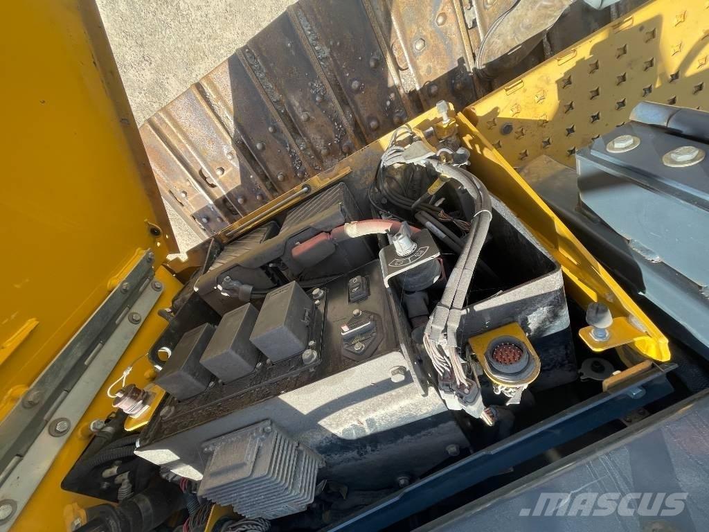 DEERE 700K Dozers - Tratores rastos