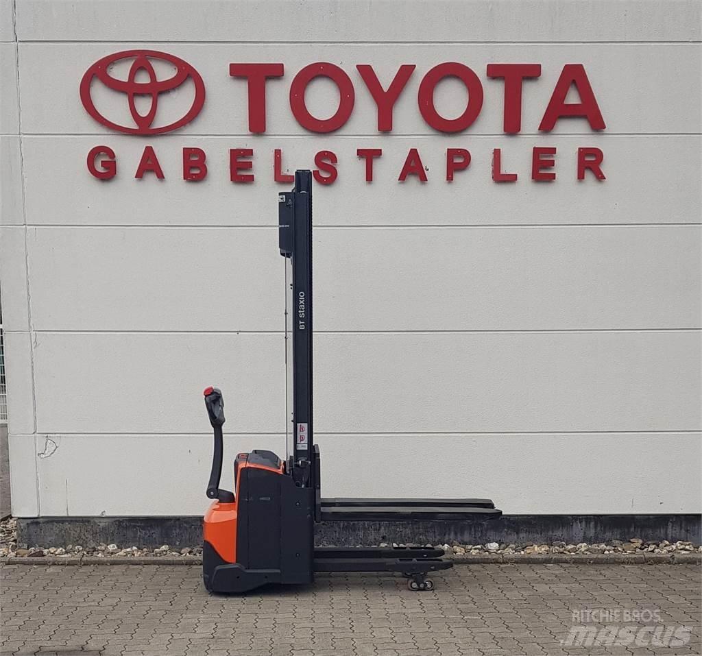 Toyota SWE120L Empilhador para operador externo