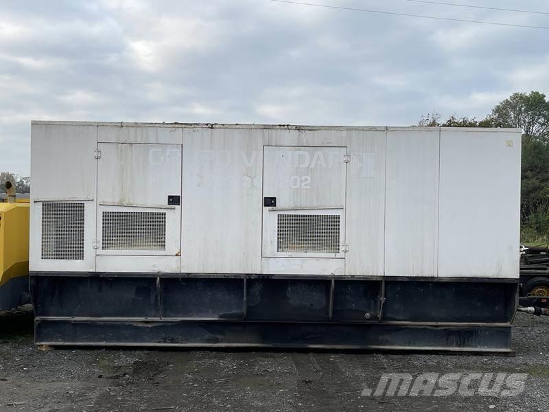 CAT C 18 - 700 Geradores Diesel