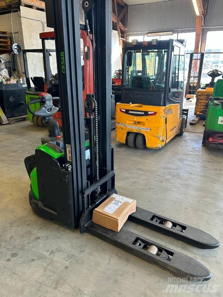 Cesab S 214L Empilhador para operador externo