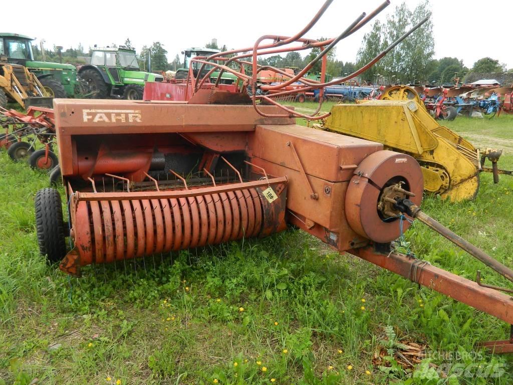 Deutz-Fahr HD300 Enfardadeira de fardos quadrados