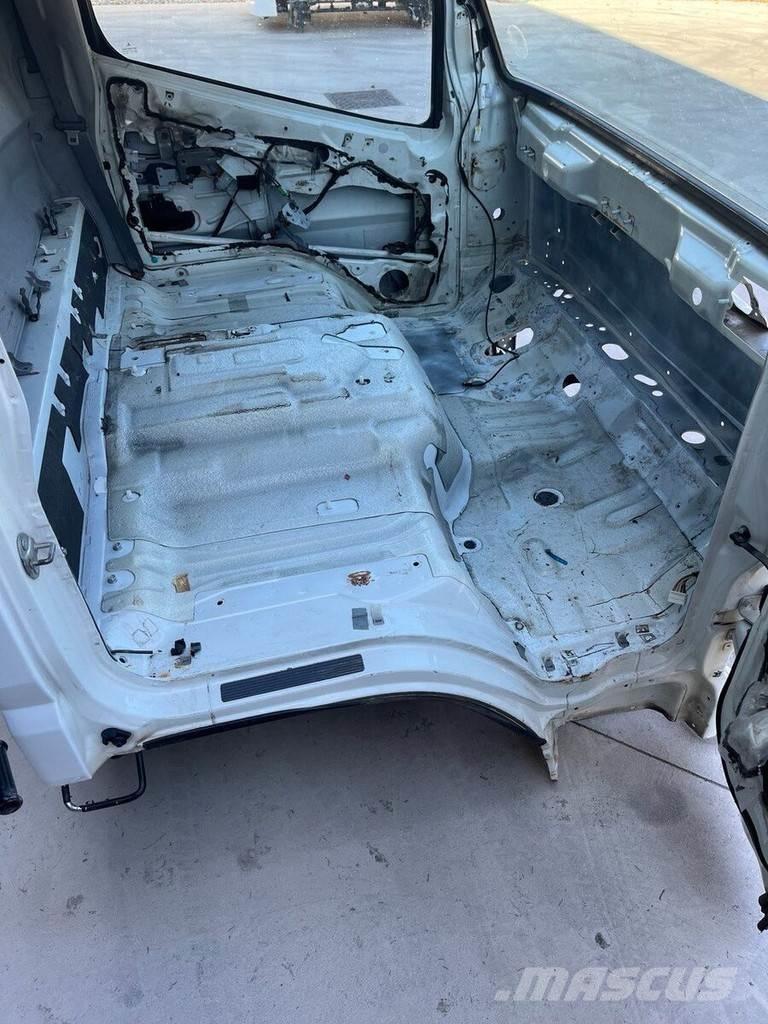 Mitsubishi S MODEL Cabines e interior