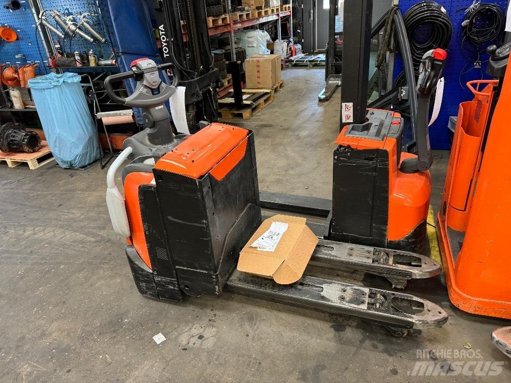 Toyota LPE200 Porta-paletes com plataforma