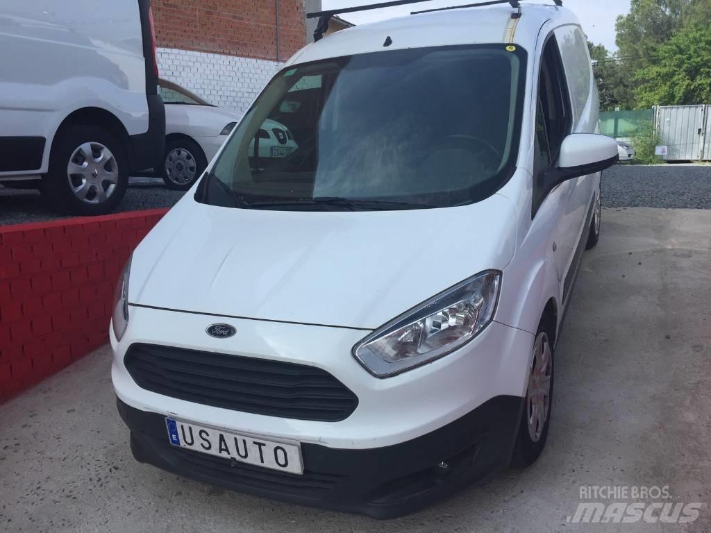 Ford Courier Caixa fechada