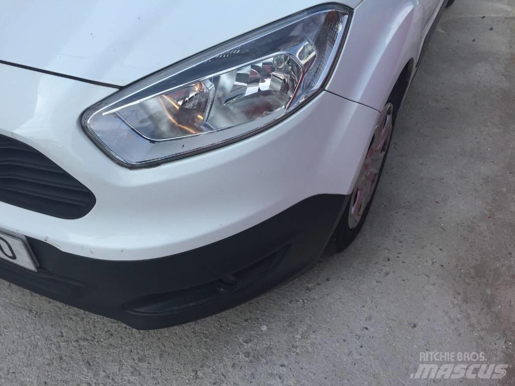 Ford Courier Caixa fechada