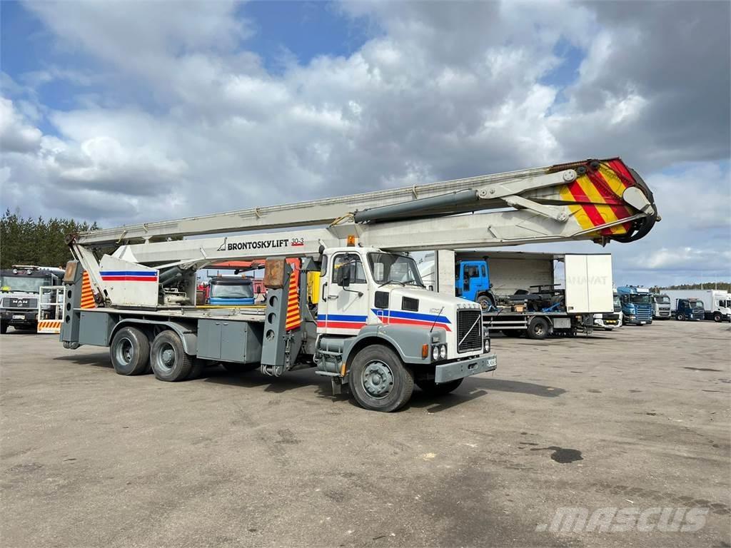 Volvo N12-1-V-6X2 Camiões grua