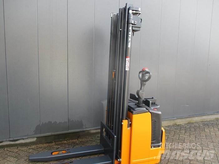 Still EGV S14 Empilhador para operador externo