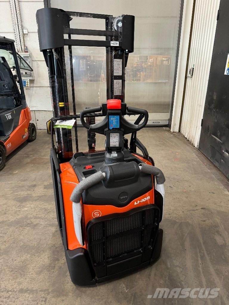 Toyota SPE140L Empilhador para operador externo