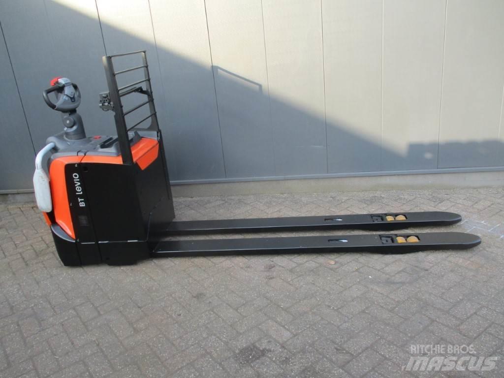 Toyota LPE 250 Porta-paletes com plataforma