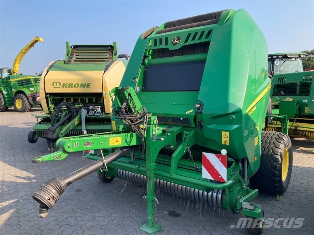 John Deere V451M Enfardadeira de rolos