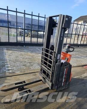 Toyota BT SWE 160 L Porta-paletes manuais