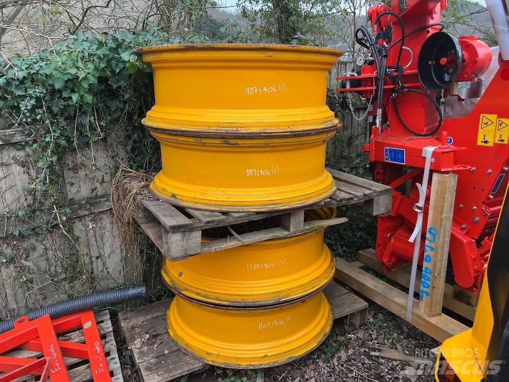 JCB 4 x Wheel Rims Pneus Agrícolas