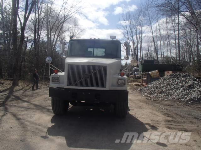 Volvo WG Camiões de chassis e cabine