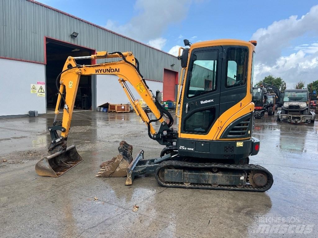 Hyundai R25Z-9 AK Miniescavadeiras