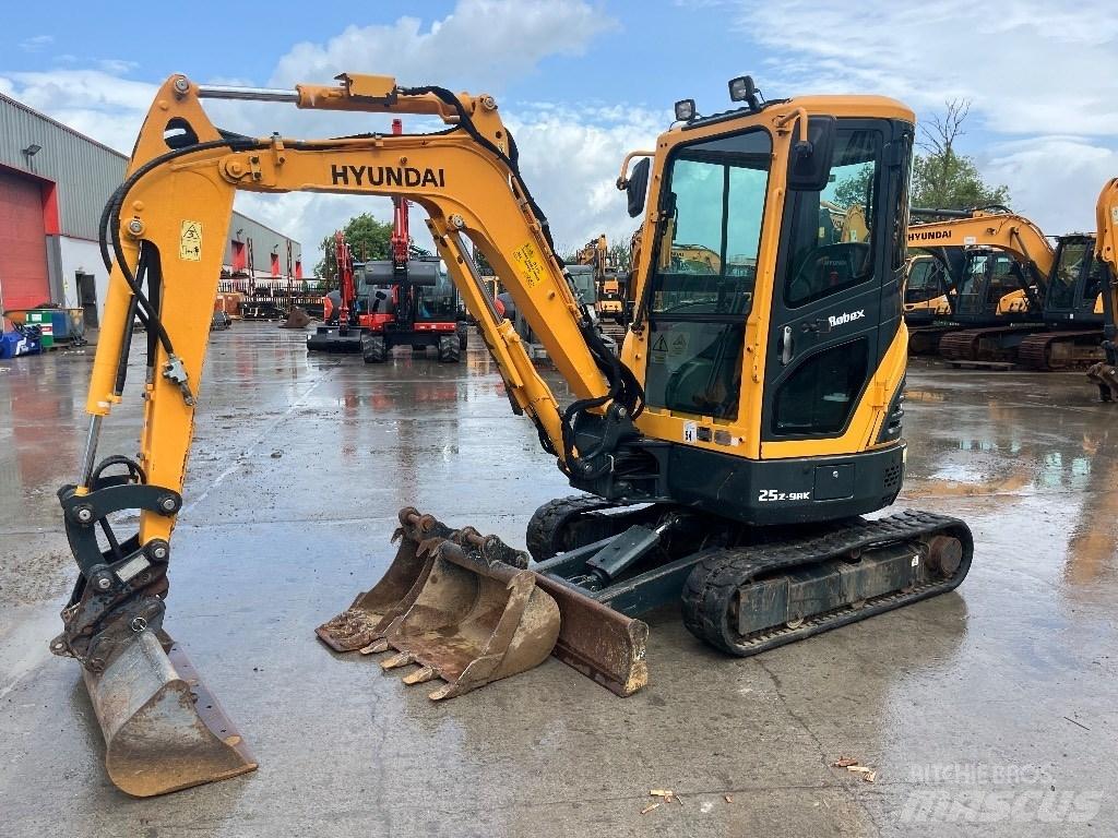 Hyundai R25Z-9 AK Miniescavadeiras