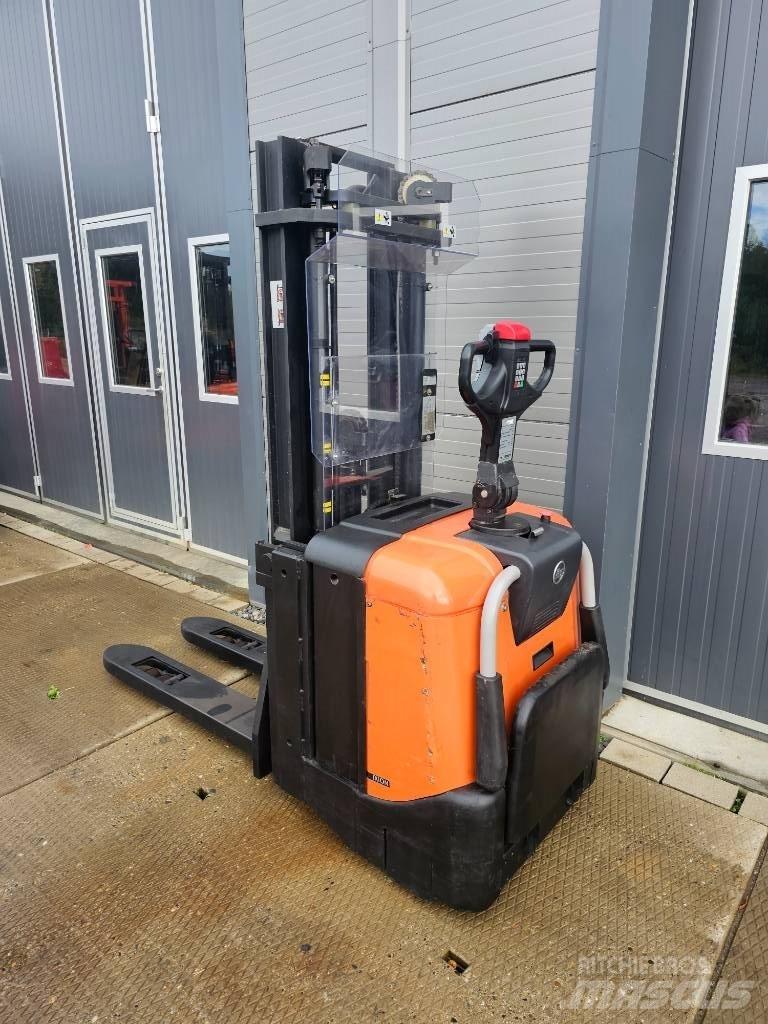 BT SPE 125 L 4150mm Empilhador para operador externo