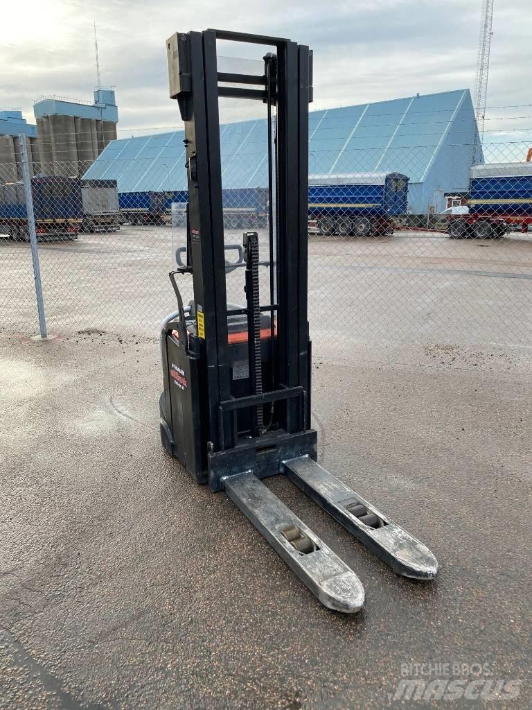 Toyota BT SPE 140 Empilhador para operador externo