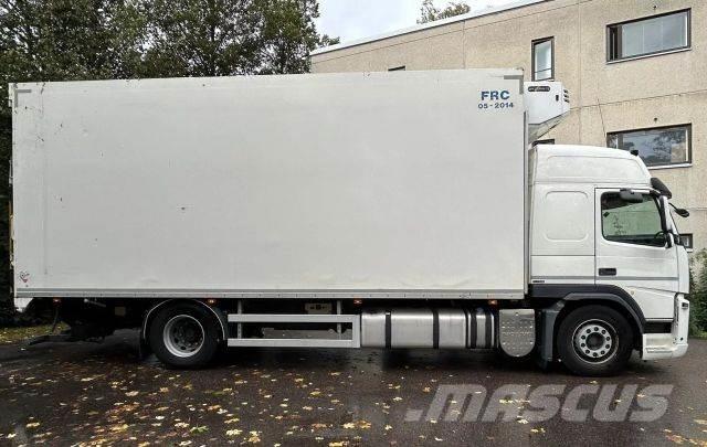 Volvo FM-4X2R Caminhões de caixa fechada