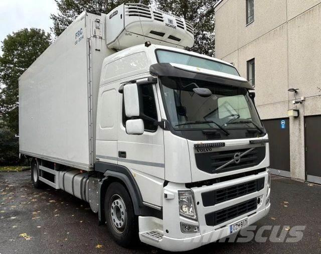 Volvo FM-4X2R Caminhões de caixa fechada