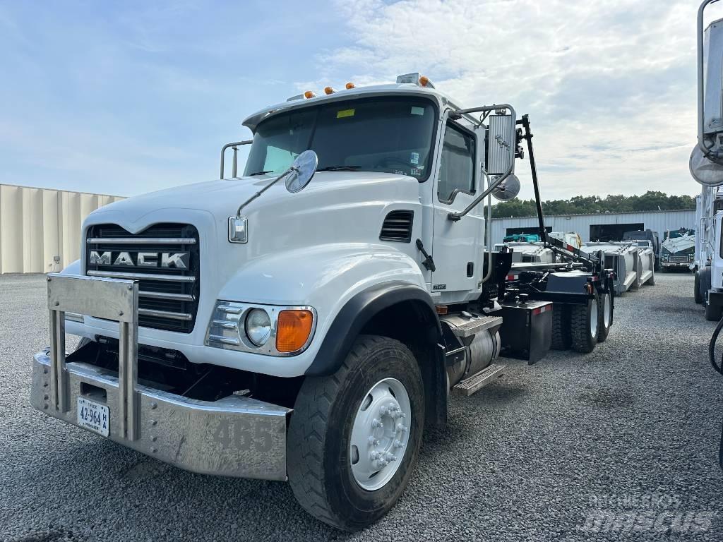 Mack CV 713 Camiões caixa desmontável com elevador de cabo