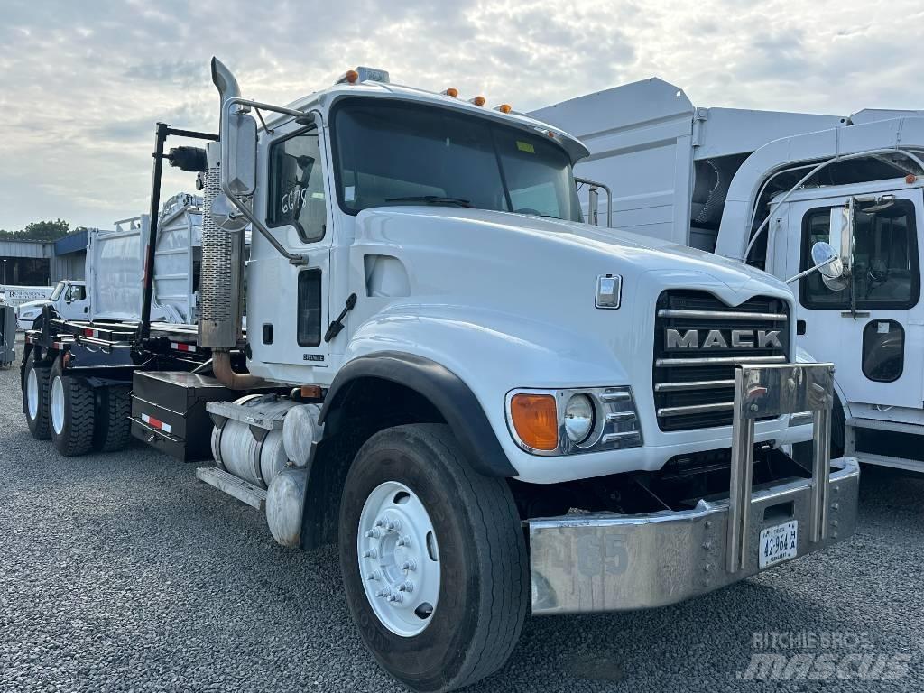 Mack CV 713 Camiões caixa desmontável com elevador de cabo