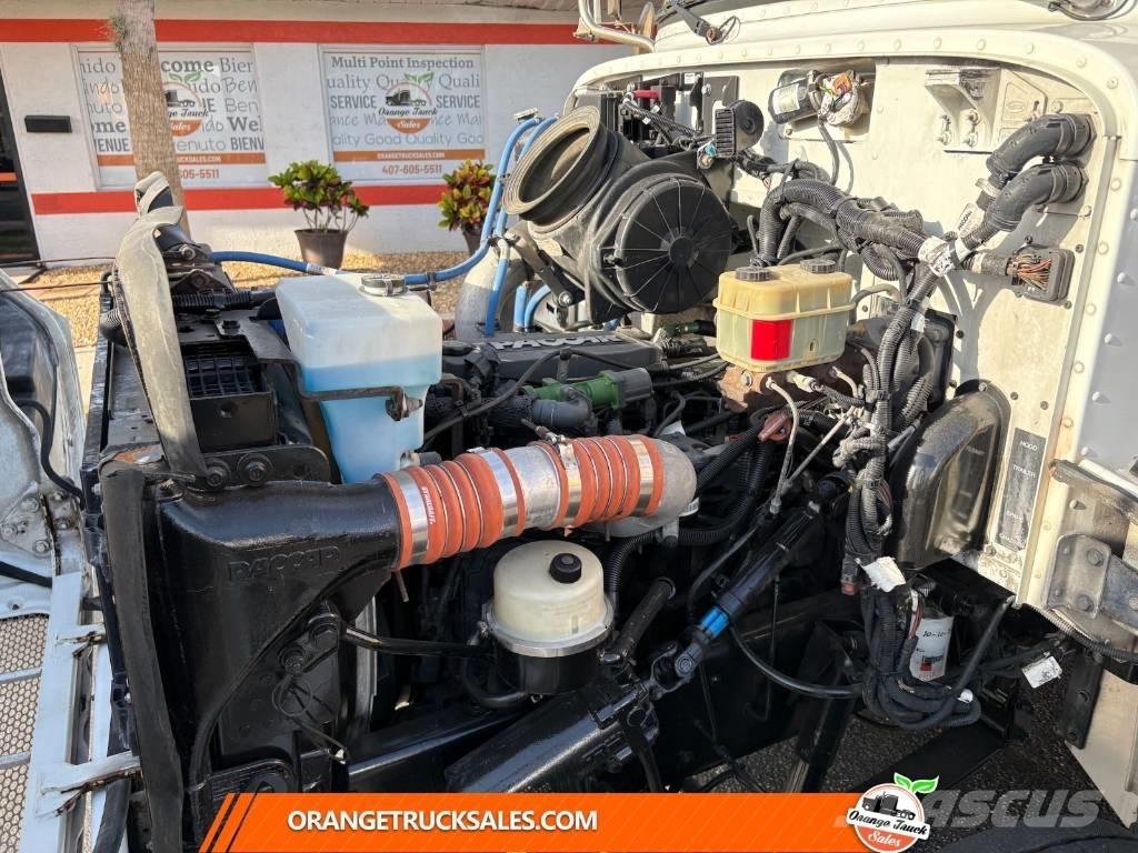 Peterbilt 337 Camiões estrado/caixa aberta
