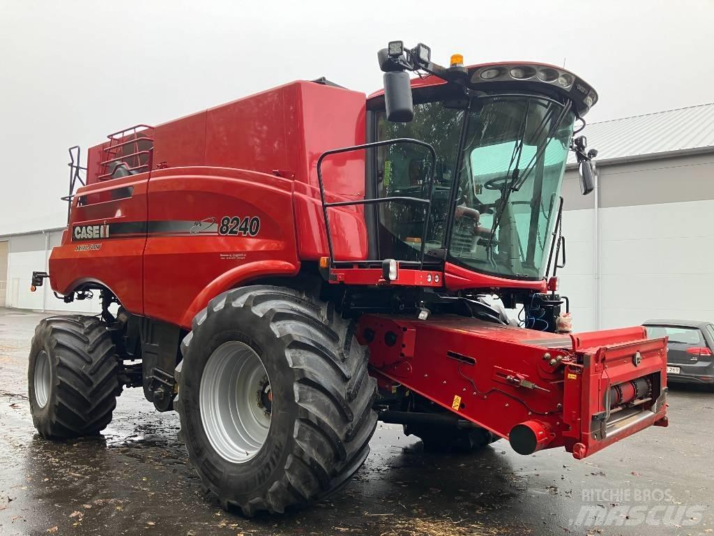 Case IH Axial 8240 Ceifeiras debulhadoras