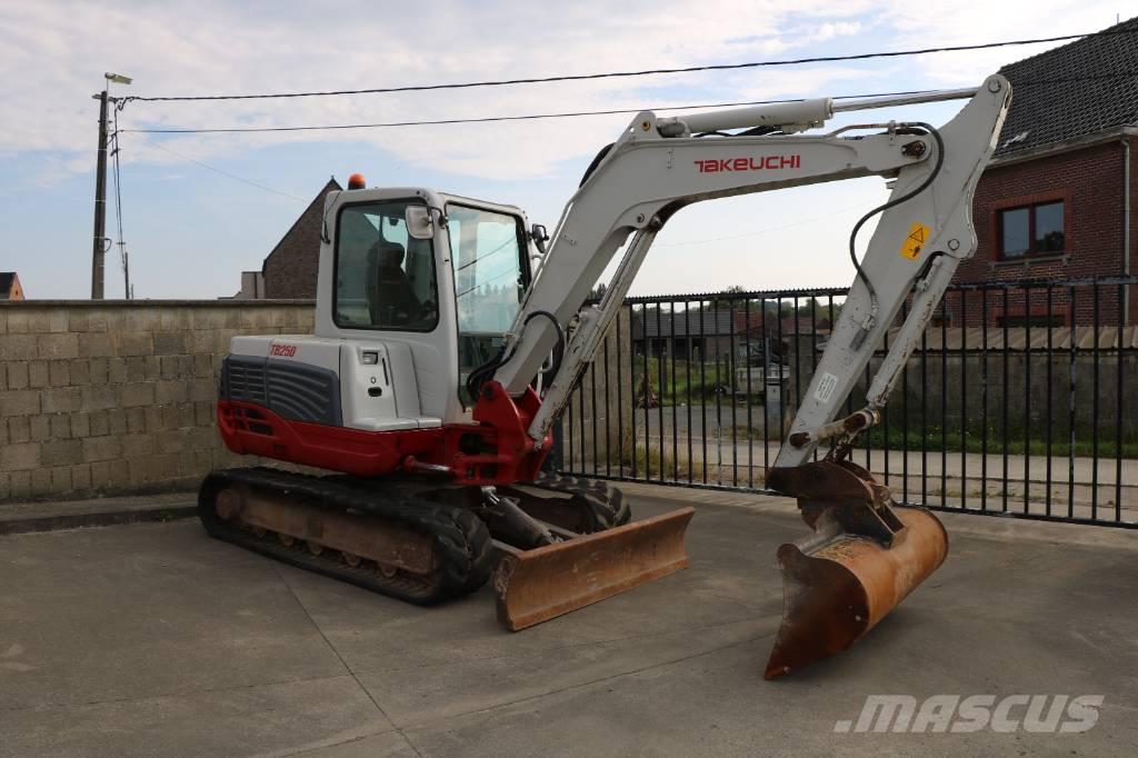 Takeuchi TB 250 Miniescavadeiras