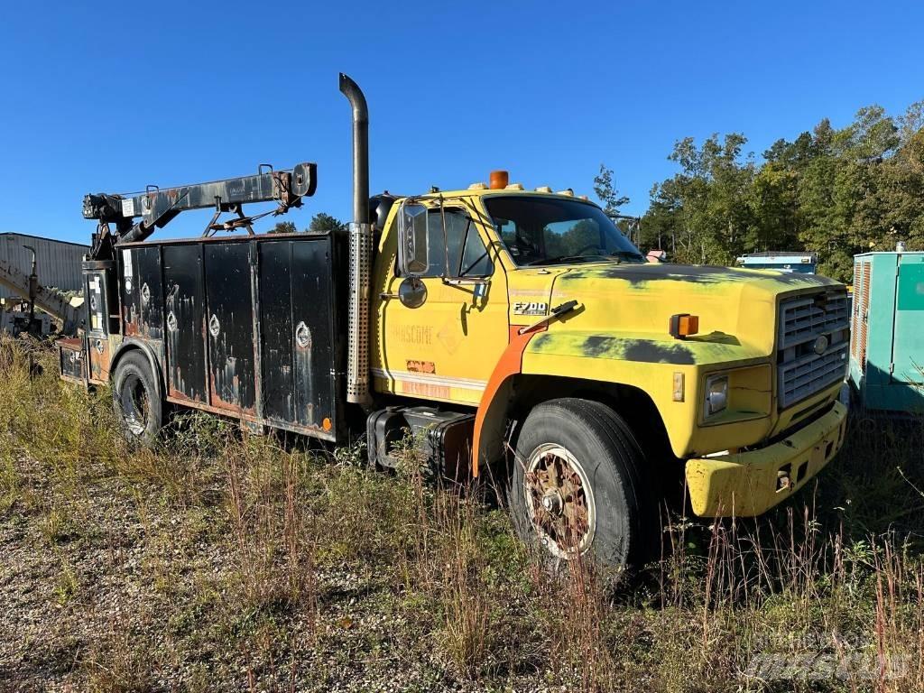 Ford F700 Camiões Municipais / Uso Geral
