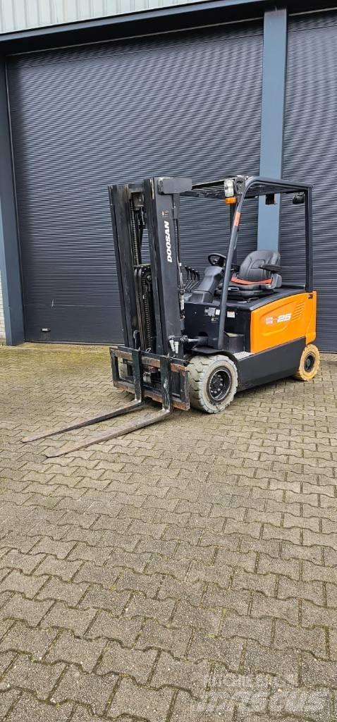 Doosan B 25 X-7 Empilhadores eléctricos